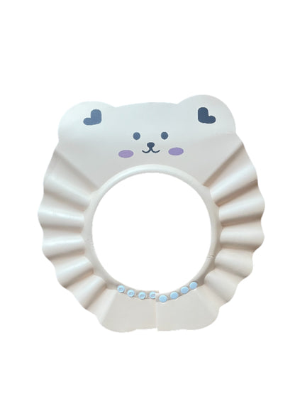 Fehér, maci mintás állítható zuhanysapka vagy baba fésűvédő gyerekeknek, kék gombokkal